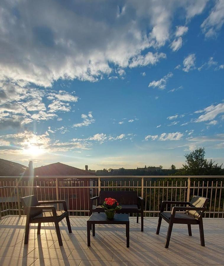 Roero Sunset Apartment โกโวเน ภายนอก รูปภาพ