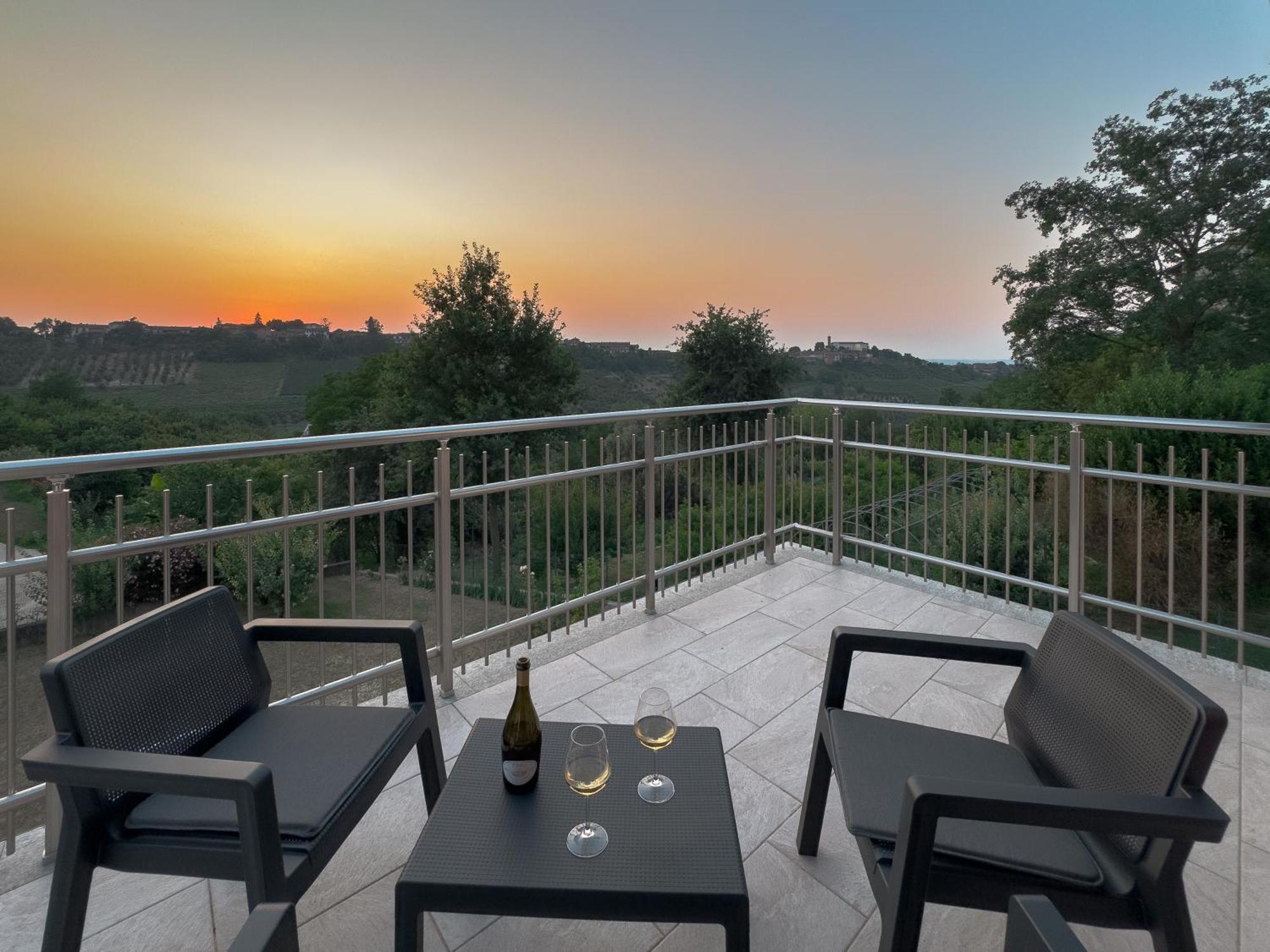 Roero Sunset Apartment โกโวเน ภายนอก รูปภาพ