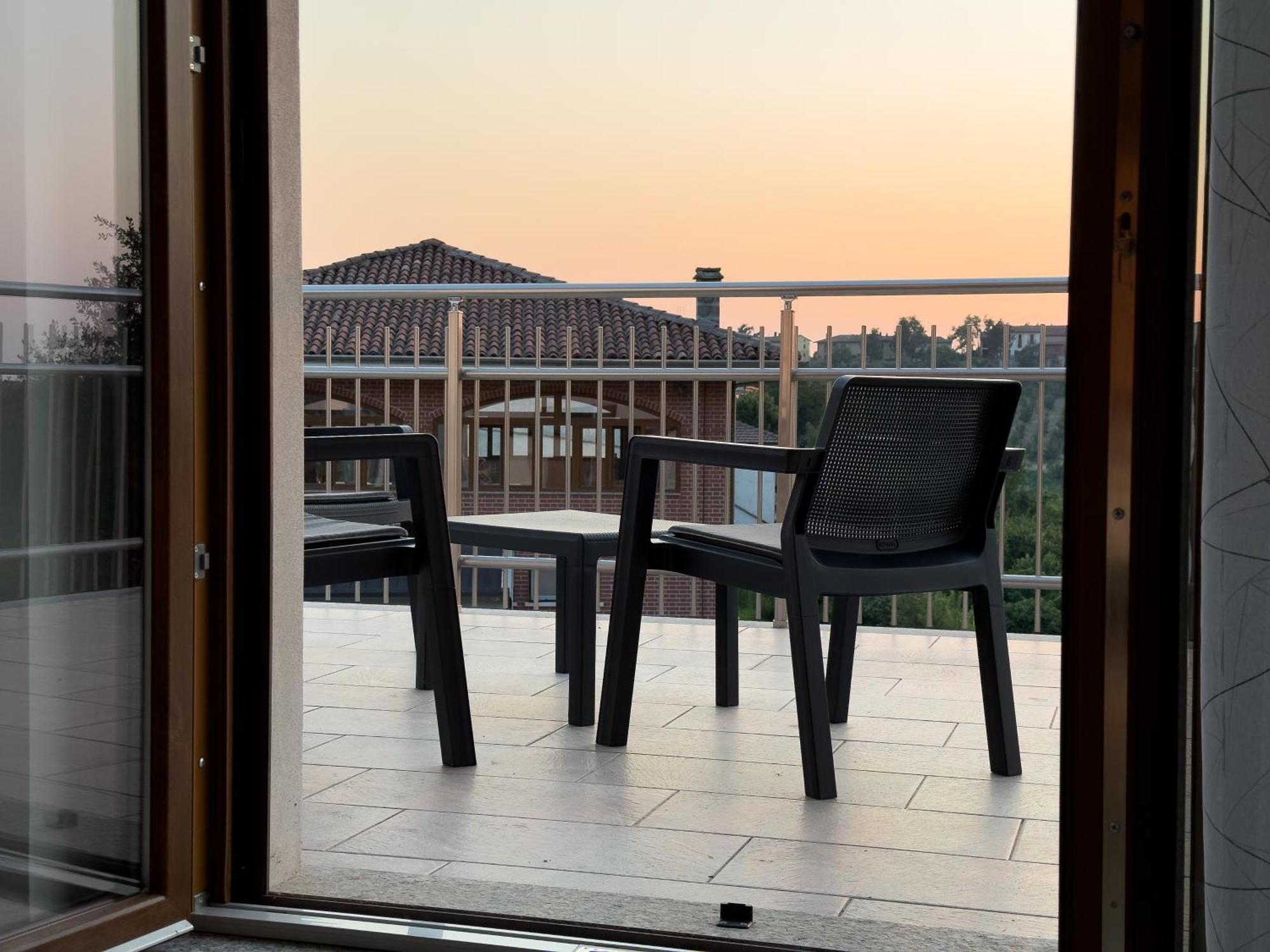 Roero Sunset Apartment โกโวเน ภายนอก รูปภาพ